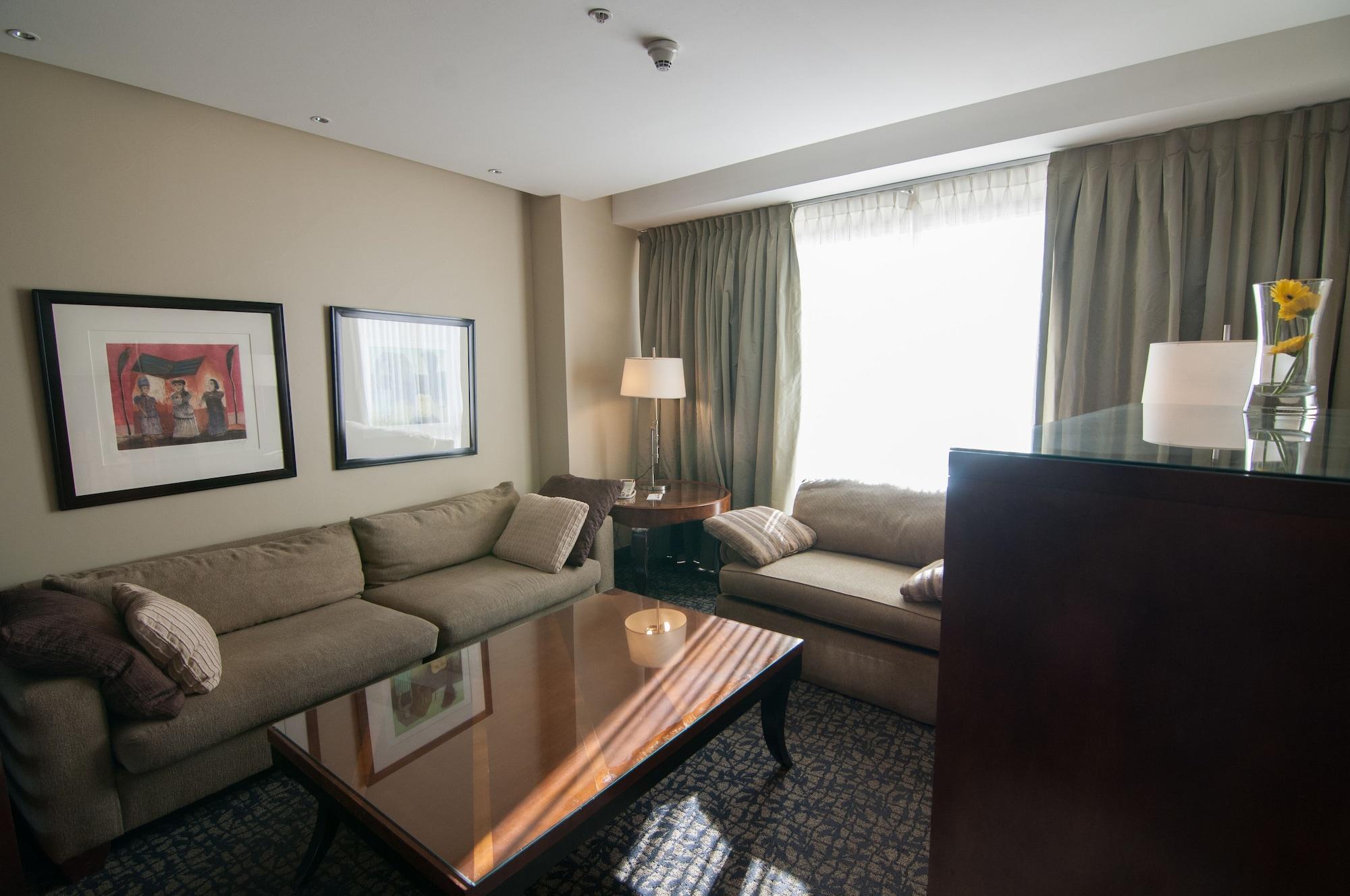 Enjoy Vina Del Mar Hotel Luaran gambar Living room of a suite at the Fairmont Olympic Hotel